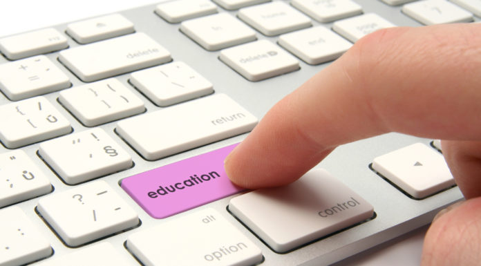 Formation mixte: en ligne et en école sont proposées pour les métiers suivants…